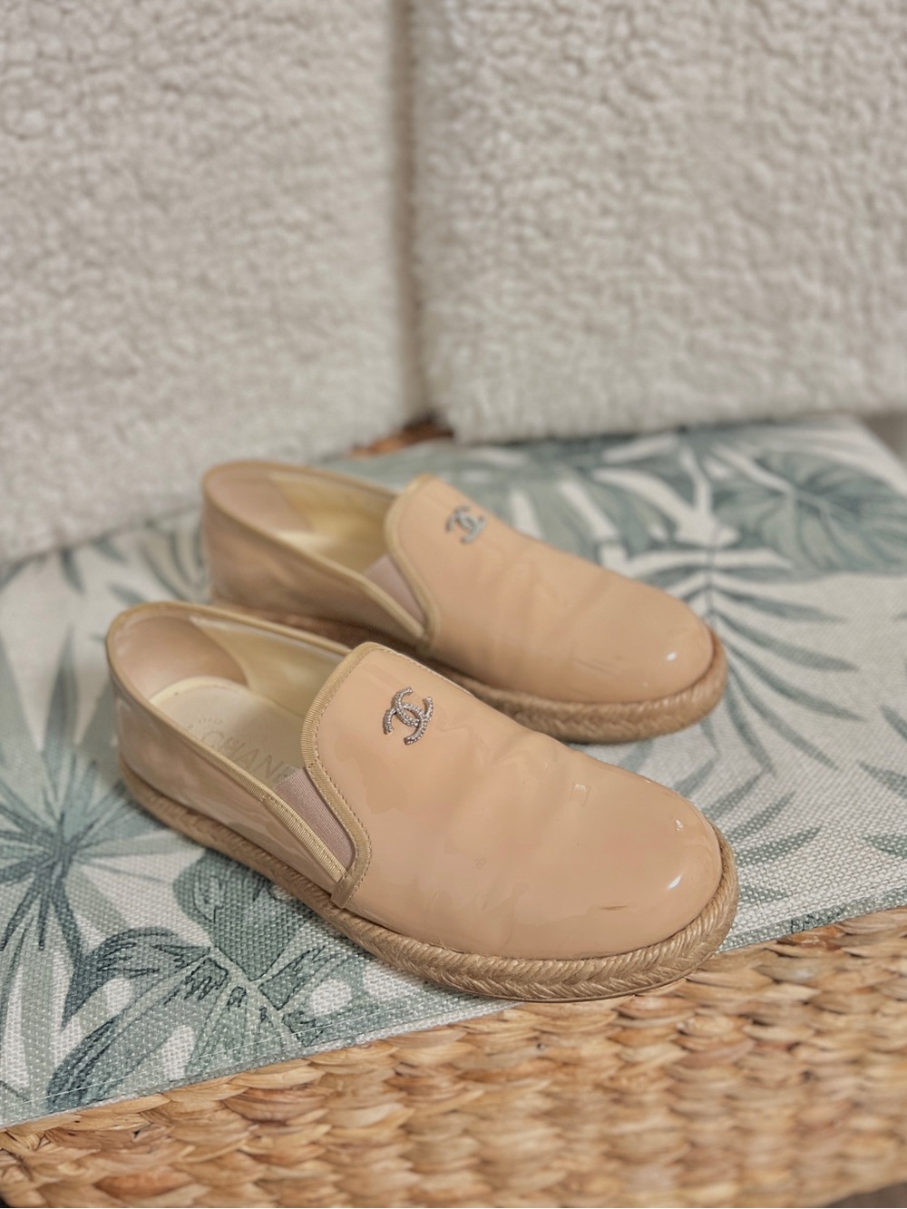 CHANEL Beige Patent Leather CC Logo Jute Espadrille Loafer Flats‎ EU 35.5 US 5.5